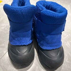 The North Face toddler snow boots, blue/ black size 6